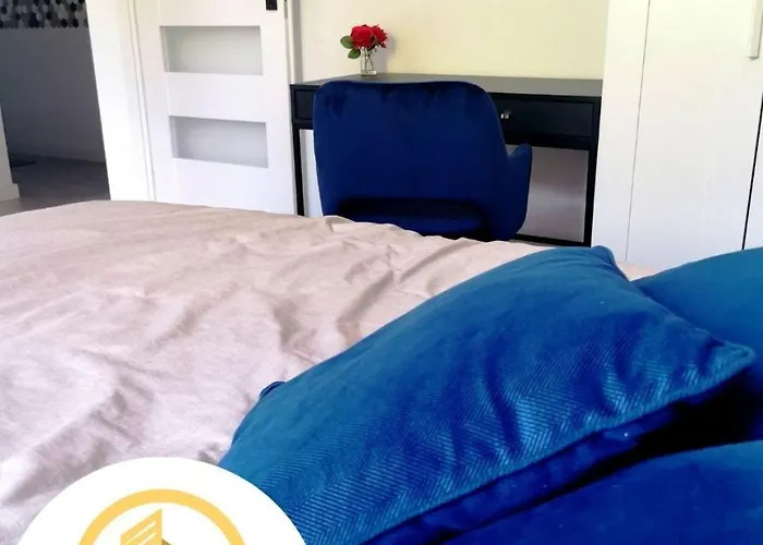 Granatowy דירה טיצ'י